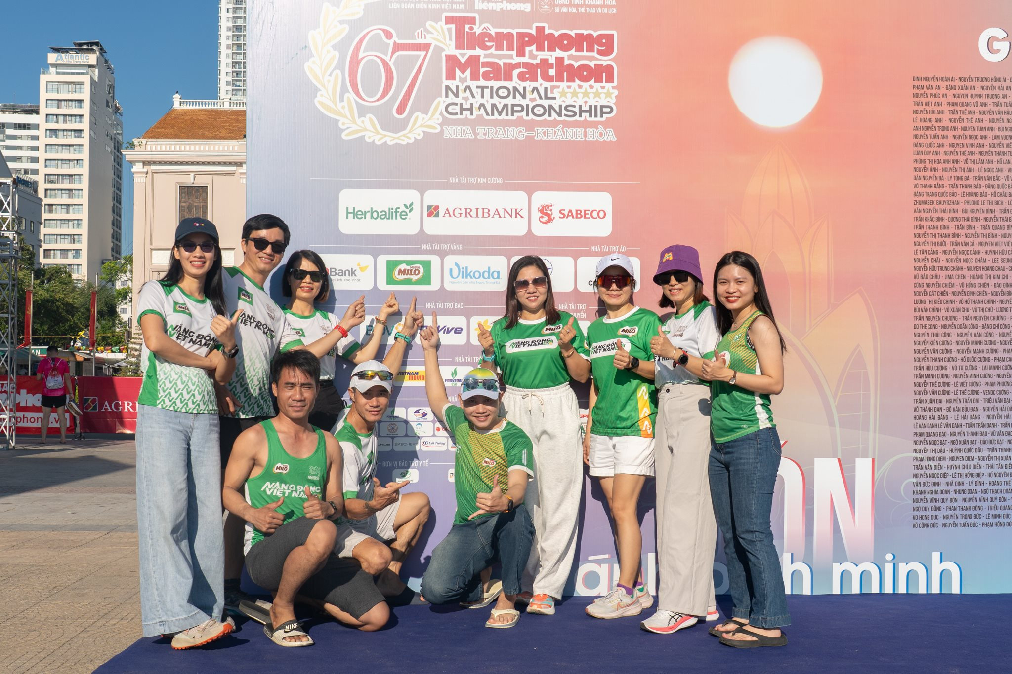 dai-dien-tu-nhan-hang-nestle-milo-hao-hung-tham-du-giai-chay-.jpg