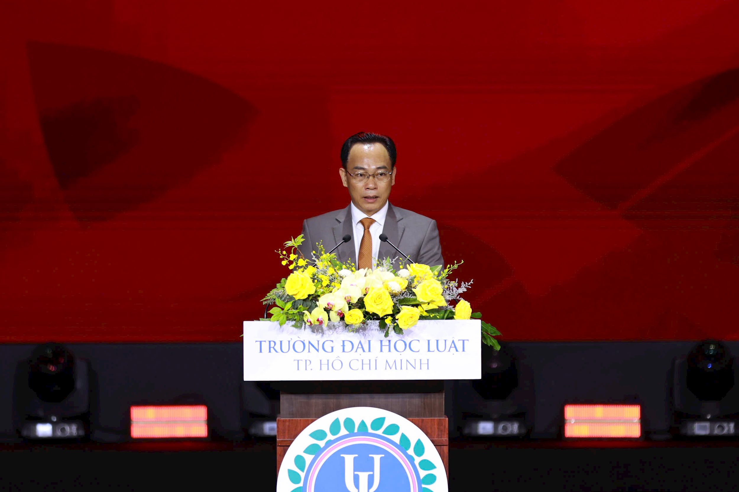 hoang-minh-son.jpg