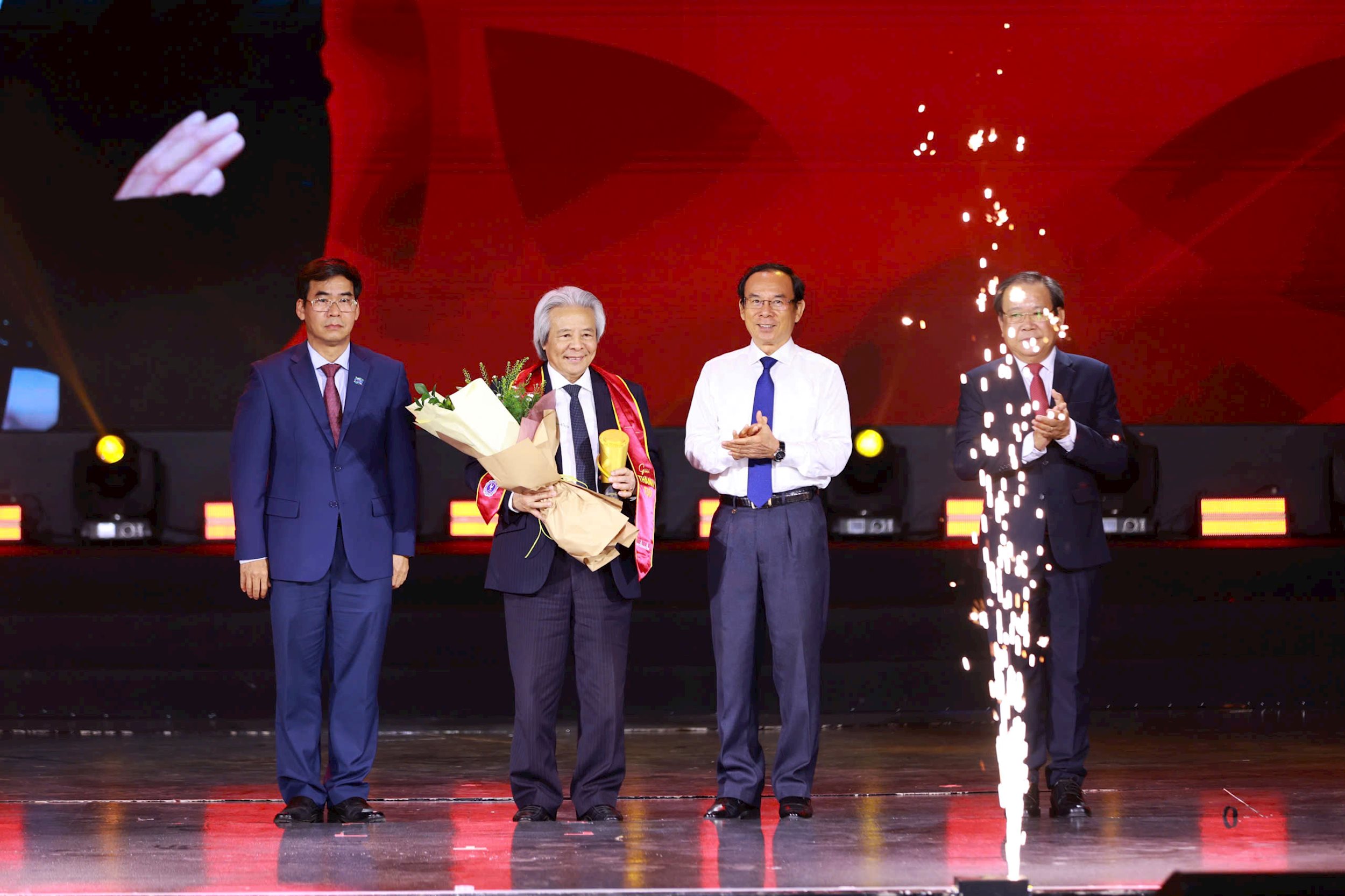 vo-khanh-vinh.jpg