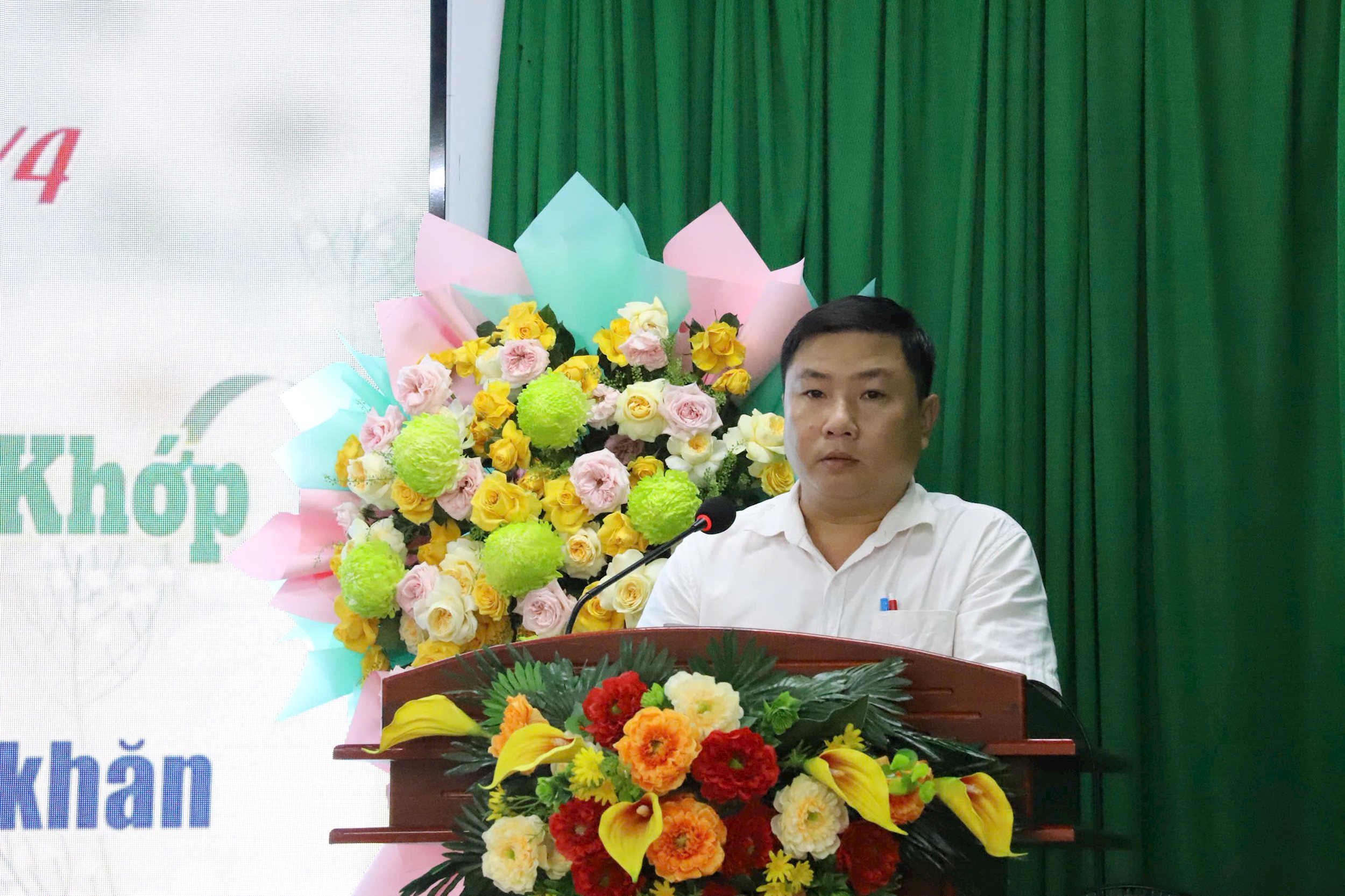 lanh-dao-phat-bieu.jpg
