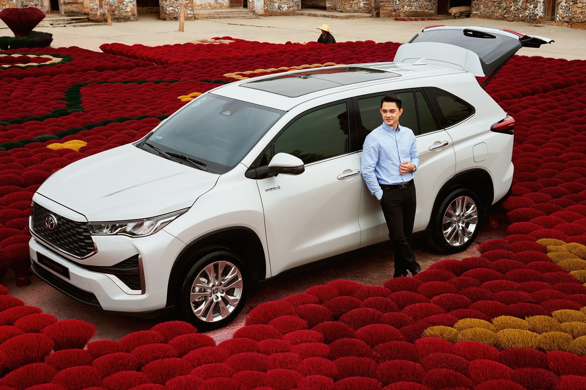 innova-cross-hev.jpg