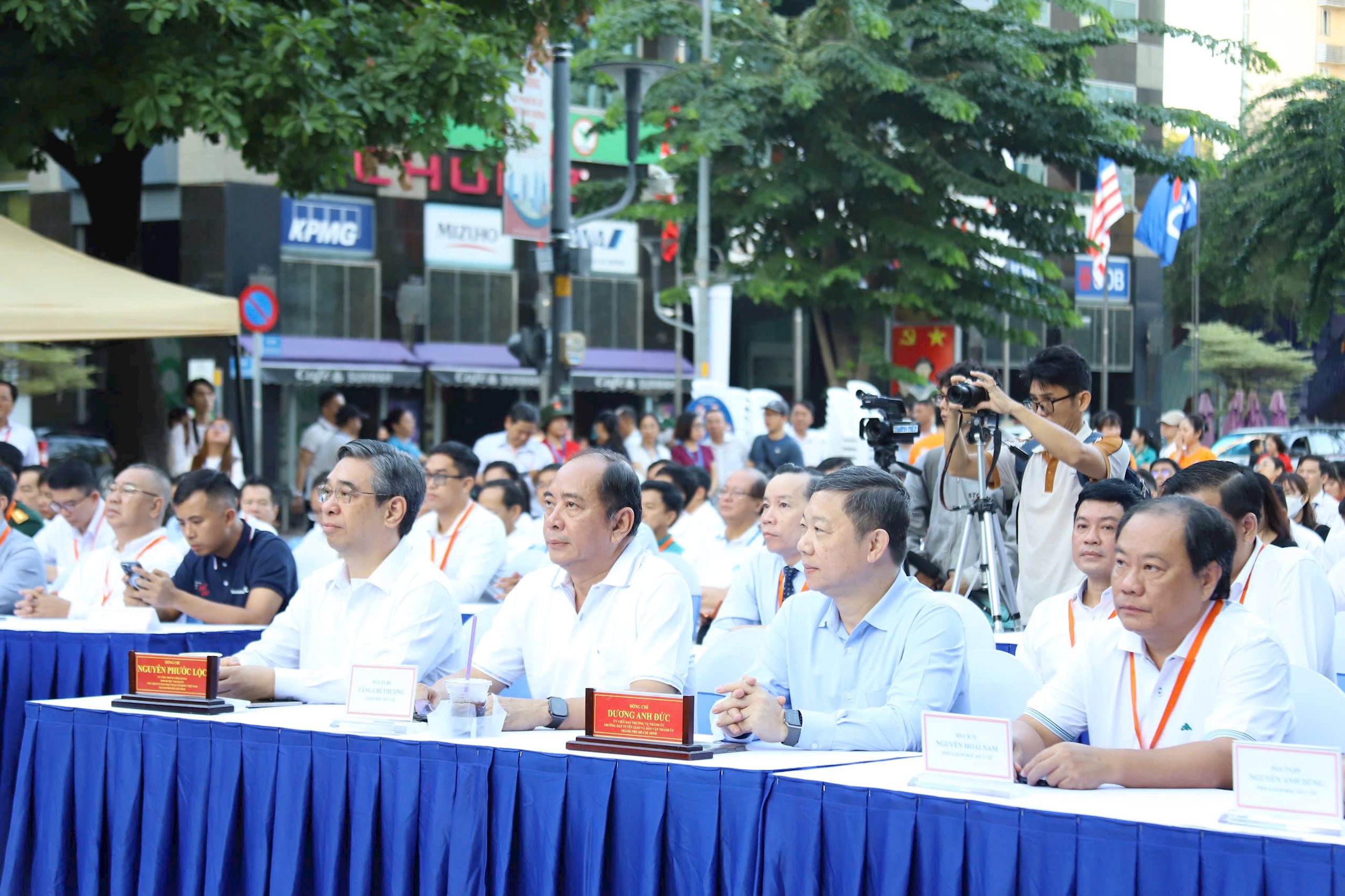 lanh-dao-du.jpg