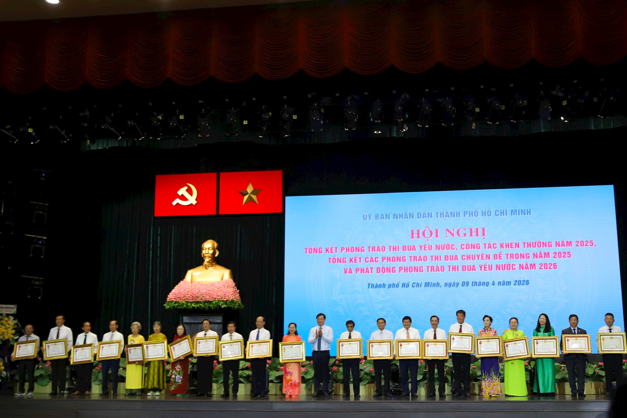 ong-le-quoc-phong.jpg