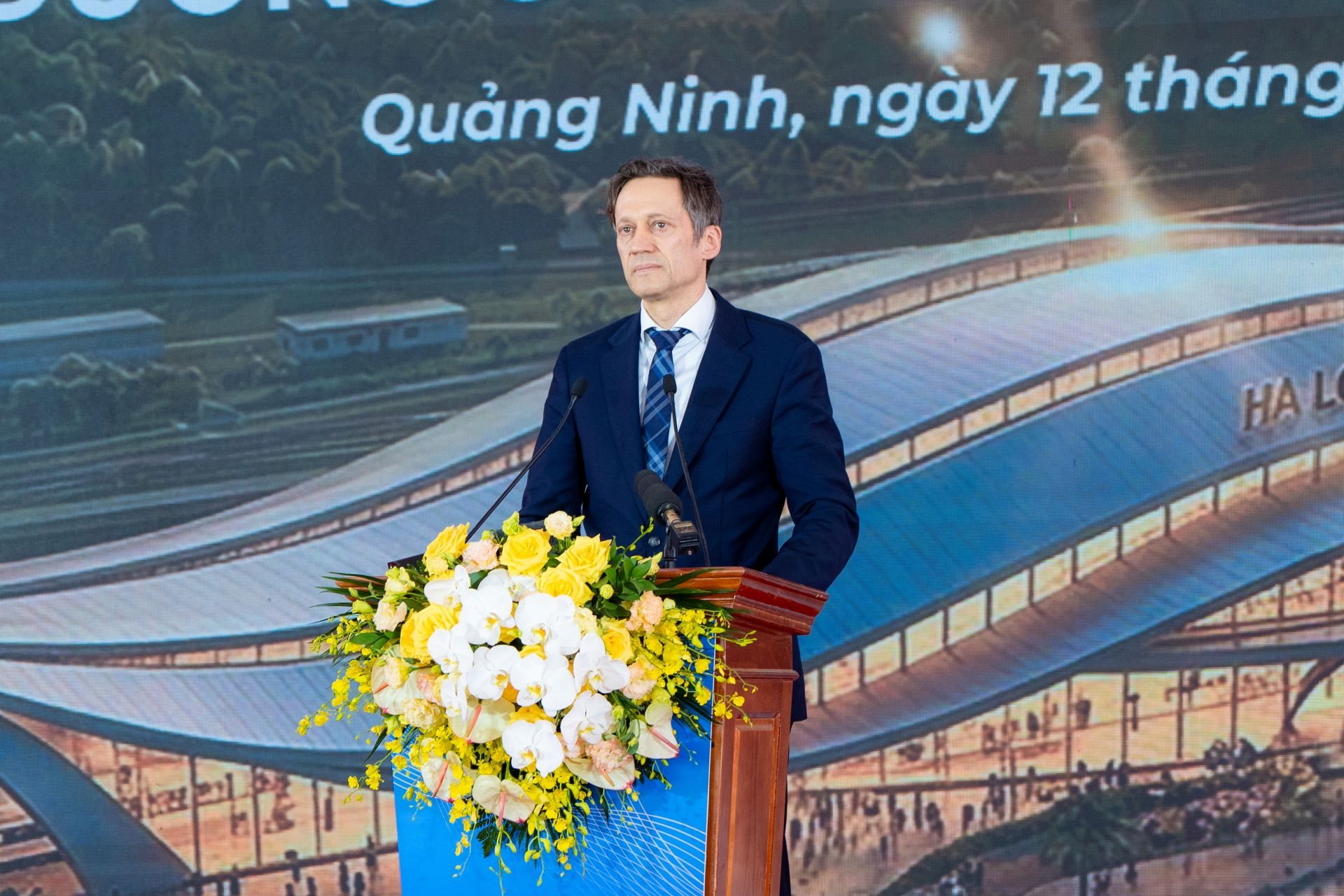 a3.-ong-michael-peter-tong-giam-doc-toan-cau-tap-doan-siemens-mobility-phat-bieu-tai-le-khoi-cong-du-an-tuyen-duong-sat-toc-do-cao-ha-noi-quang-ninh.jpg