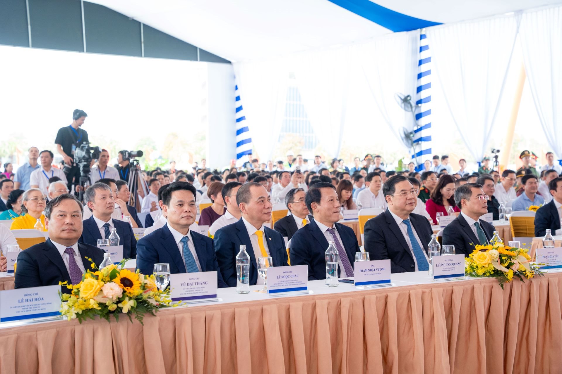 a5.-thu-tuong-le-minh-hung-cung-cac-dai-bieu-tham-du-le-khoi-cong-du-an-tuyen-duong-sat-toc-do-cao-ha-noi-quang-ninh..jpg