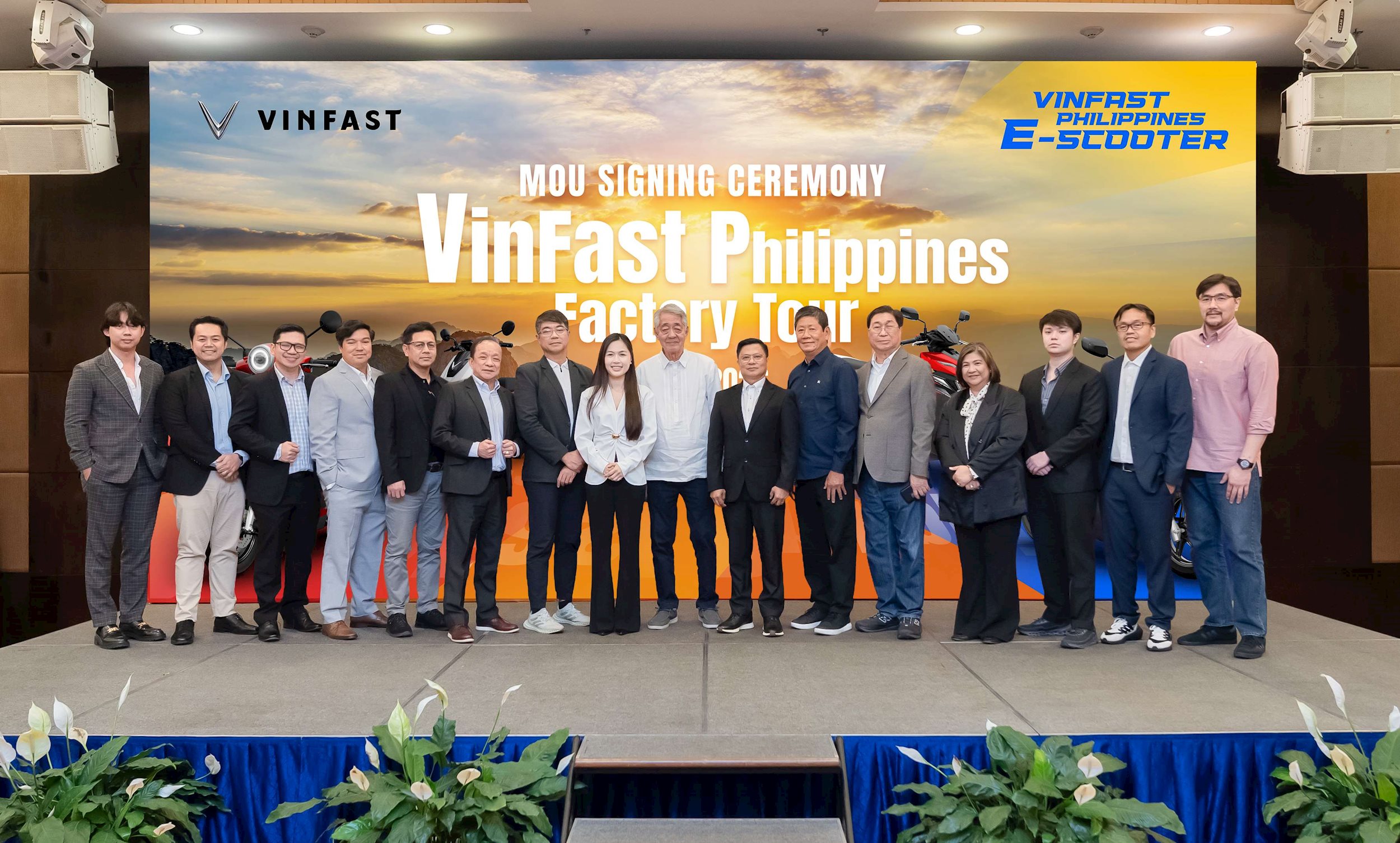 vinfast-ky-mou-voi-14-dai-ly-xe-may-dien.jpg