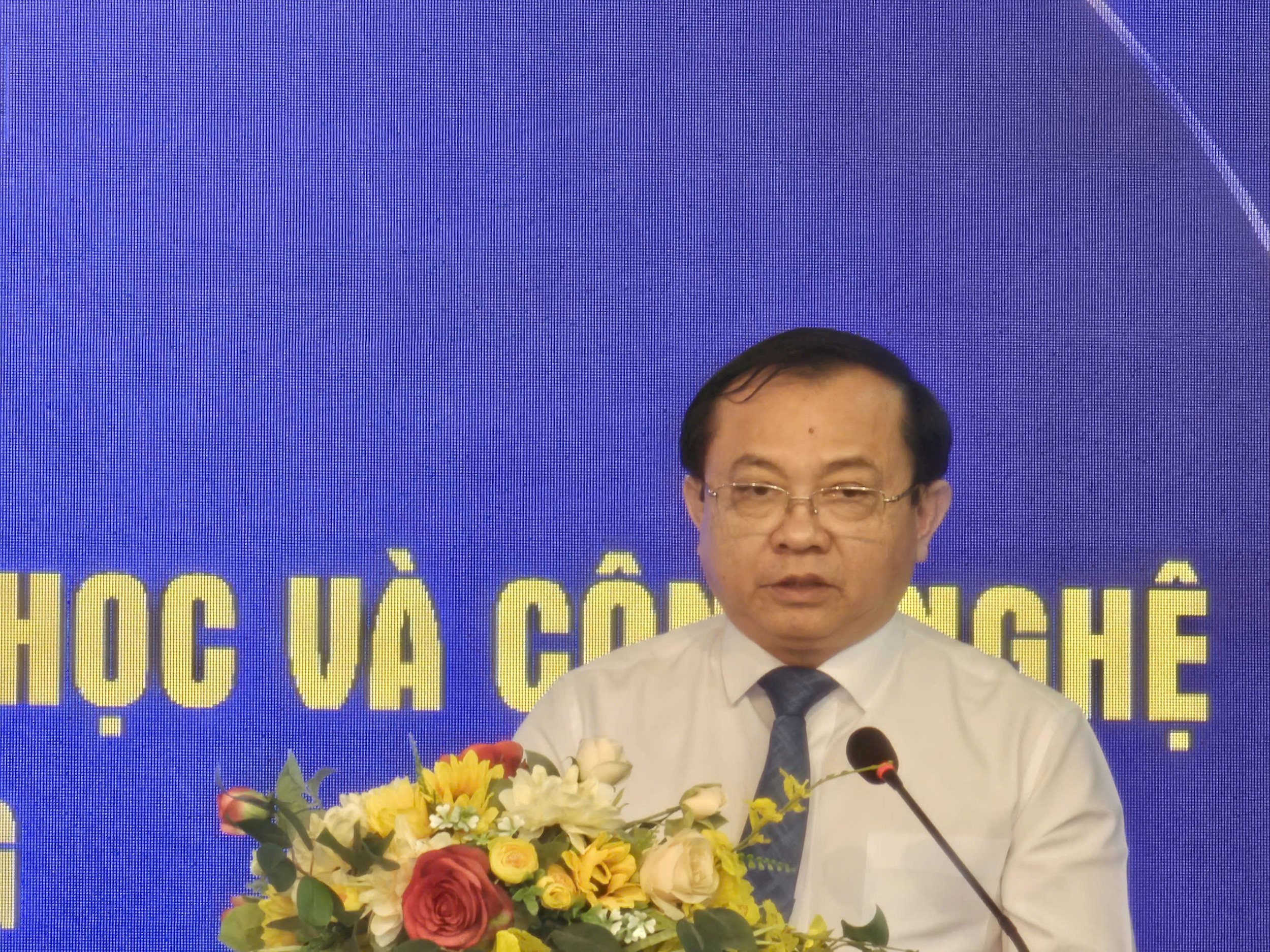 thu-truong-le-tan-can.jpg