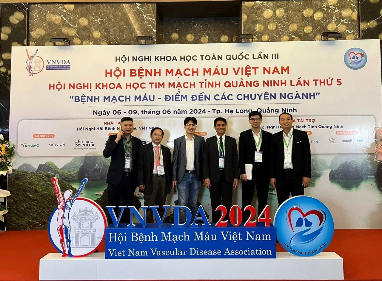 ttut.ts.bs-lam-van-nut-tham-gia-to-chuc-va-lam-chu-toa-mot-hoi-nghi-khoa-hoc-ve-benh-mach-mau-nam-2024..jpg