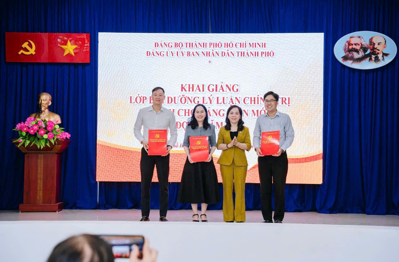 khai-giang-lop-boi-duong.jpg