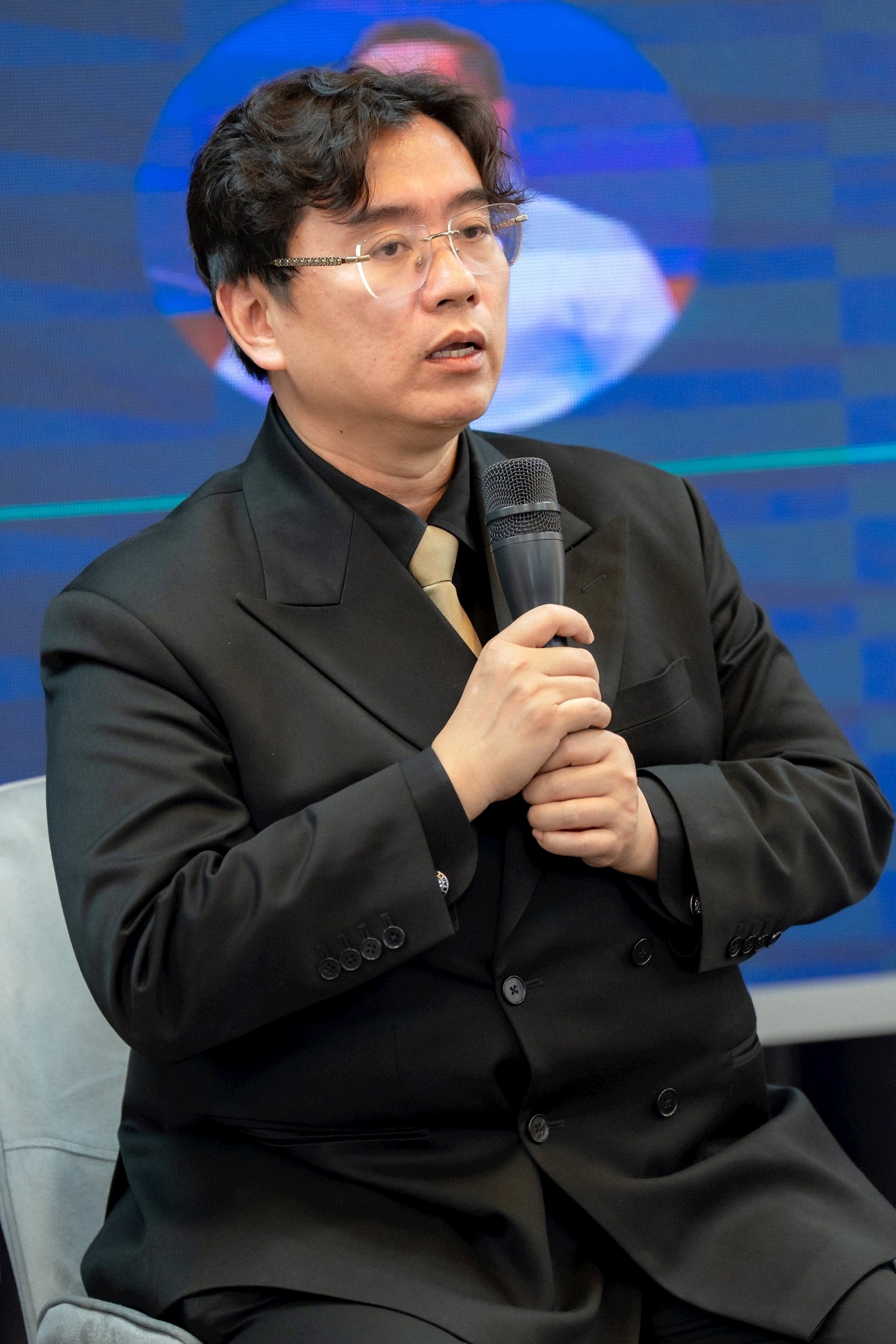 luat-su-phan-vu-tuan.jpg