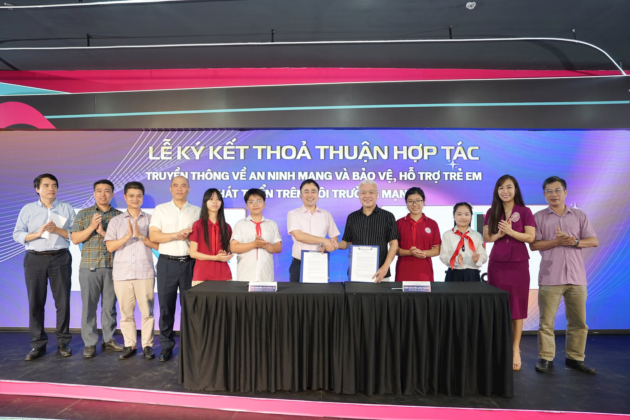 1.-hiep-hoi-an-ninh-mang-quoc-gia-va-tiktok-chinh-thuc-ky-ket-bien-ban-ghi-nho-mou-ve-viec-phoi-hop-trien-khai-cac-hoat-dong-truyen-thong-ve-an-ninh-mang-hien-thuc-hoa-cam-ket-dam-bao-an-toan-c.jpg