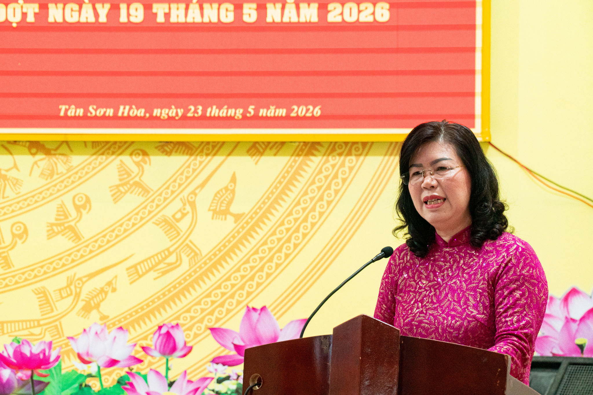 trao-huy-hieu-dang-tsh-2.jpg