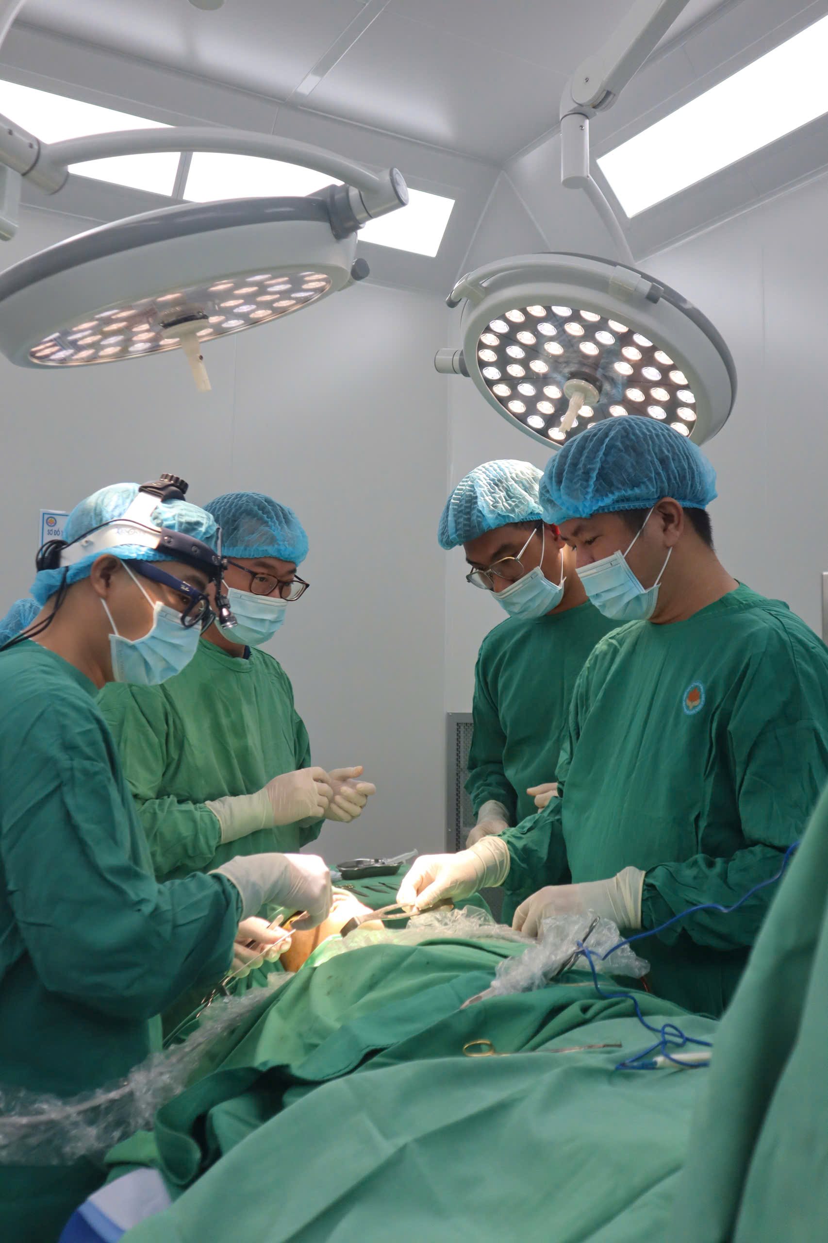 phau-thuat-ham-mat-2.jpg