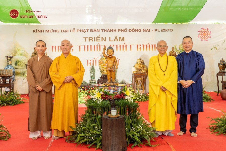 nghe-thuat-phat-giao-tren-gom-su-pr-1-.jpg
