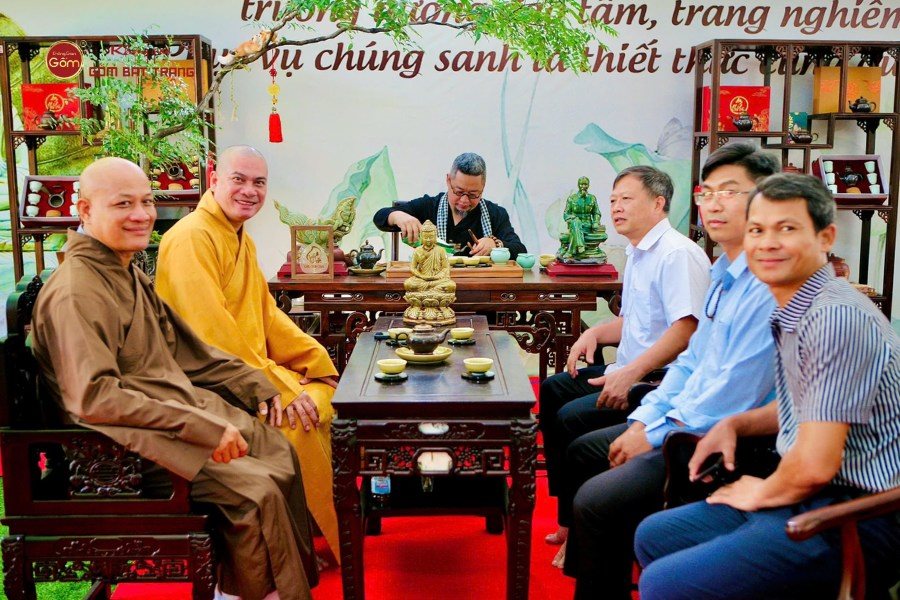 nghe-thuat-phat-giao-tren-gom-su-pr3.jpg