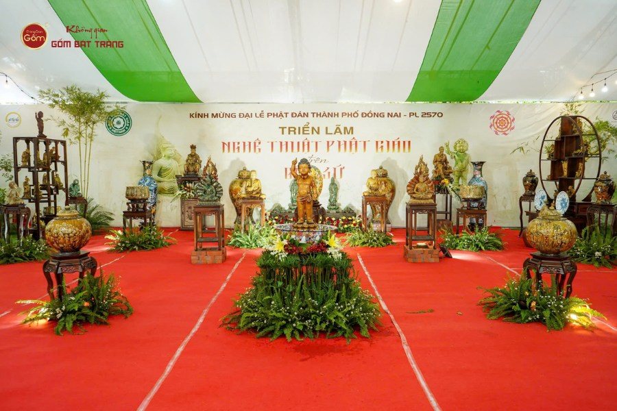 nghe-thuatphat-giao-tren-gom-su-trien-lam.jpg