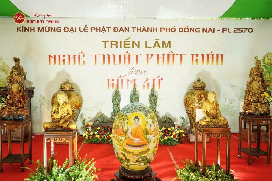 trien-lam-nghe-thuat-phat-giao-tren-gom-su-pr.jpg