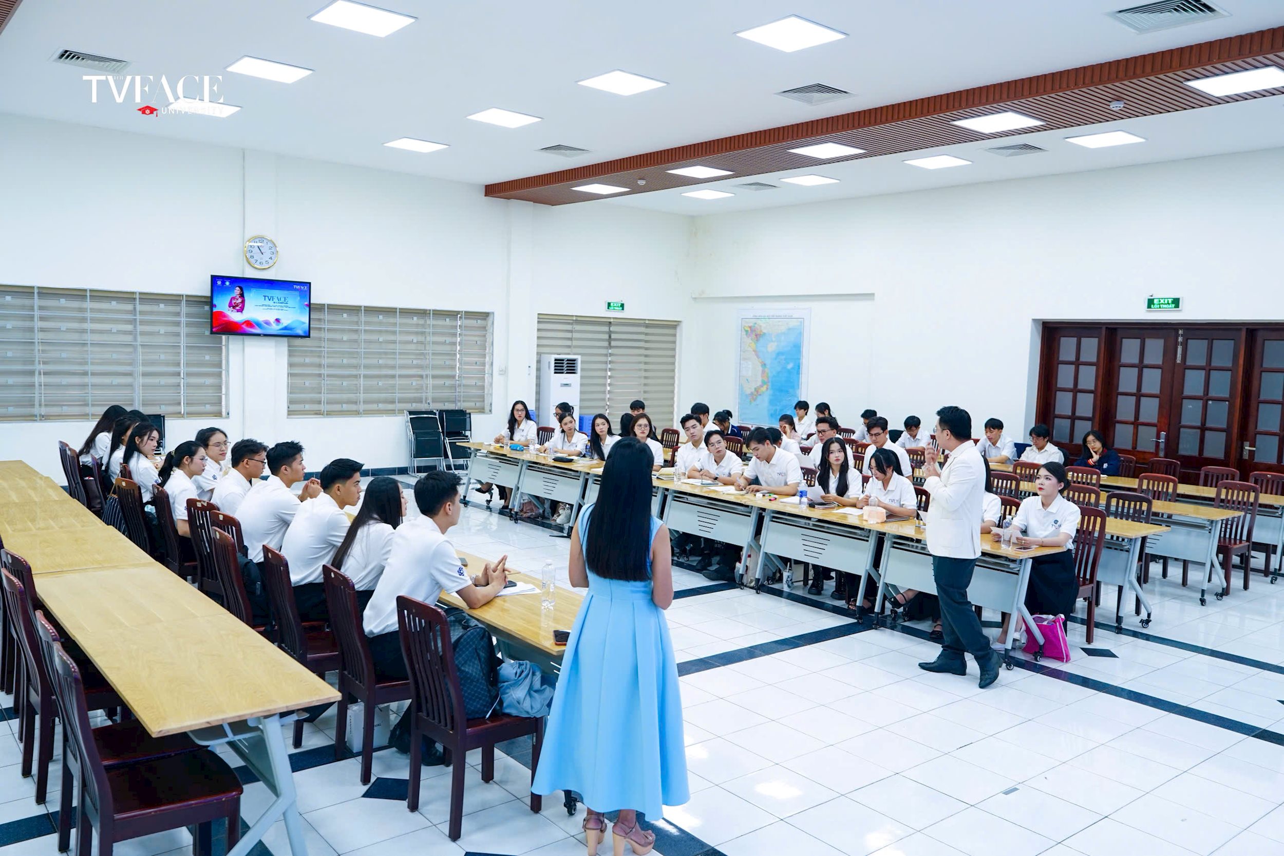 am-va-tiep-can-nhung-kien-thuc-nen-tang-ve-bien-tap-sang-tao-noi-dung-ngay-trong-nhung-hoc-phan-dau-tien-tai-tvface-campus..jpg
