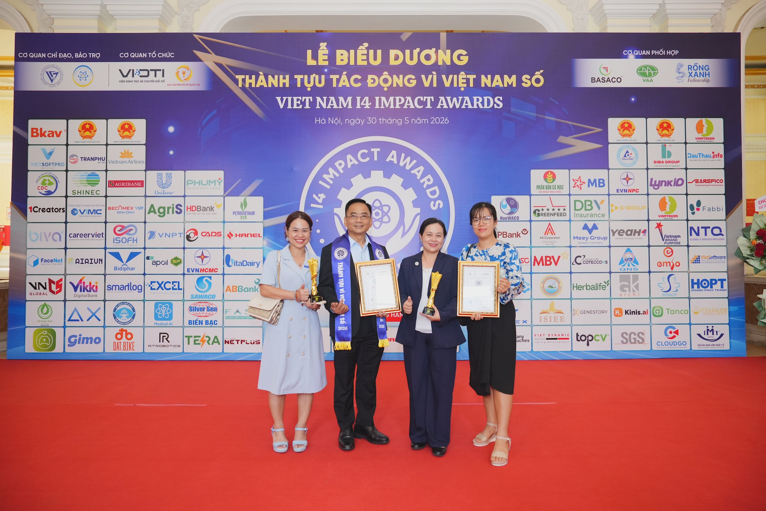 ba-nguyen-thanh-giang-tong-giam-doc-tetra-pak-viet-nam-nhan-giai-tai-su-kien-.jpeg