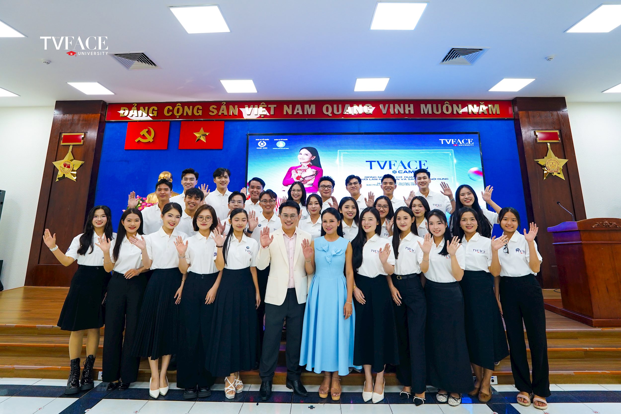 dao-tao_-thac-si-nha-bao-vo-huynh-tan-tai-tac-gia-format-du-an-guong-mat-truyen-hinh-the-tvface-va-nha-bao-mc-le-quynh-tram..jpg
