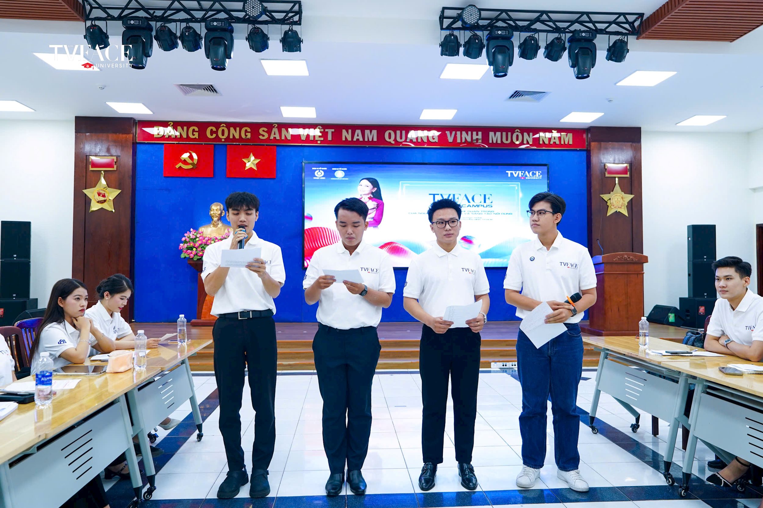 top-30-tap-trung-ren-giong-hoc-bien-tap-va-hoan-thien-nhung-ky-nang-nen-tang-cua-nguoi-lam-nghe-noi-tai-tvface-campus..jpg