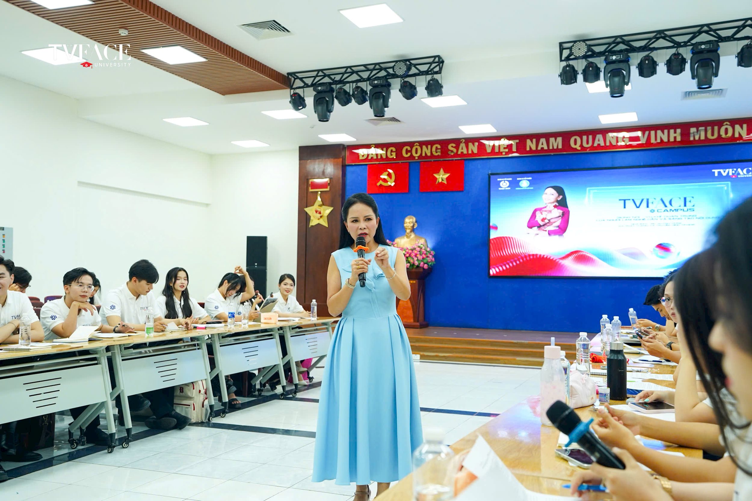 u-cam-ngon-ngu-va-cach-truyen-tai-cam-xuc-nhung-yeu-to-quan-trong-doi-voi-nguoi-dan-chuong-trinh-va-nguoi-sang-tao-noi-dung..jpg