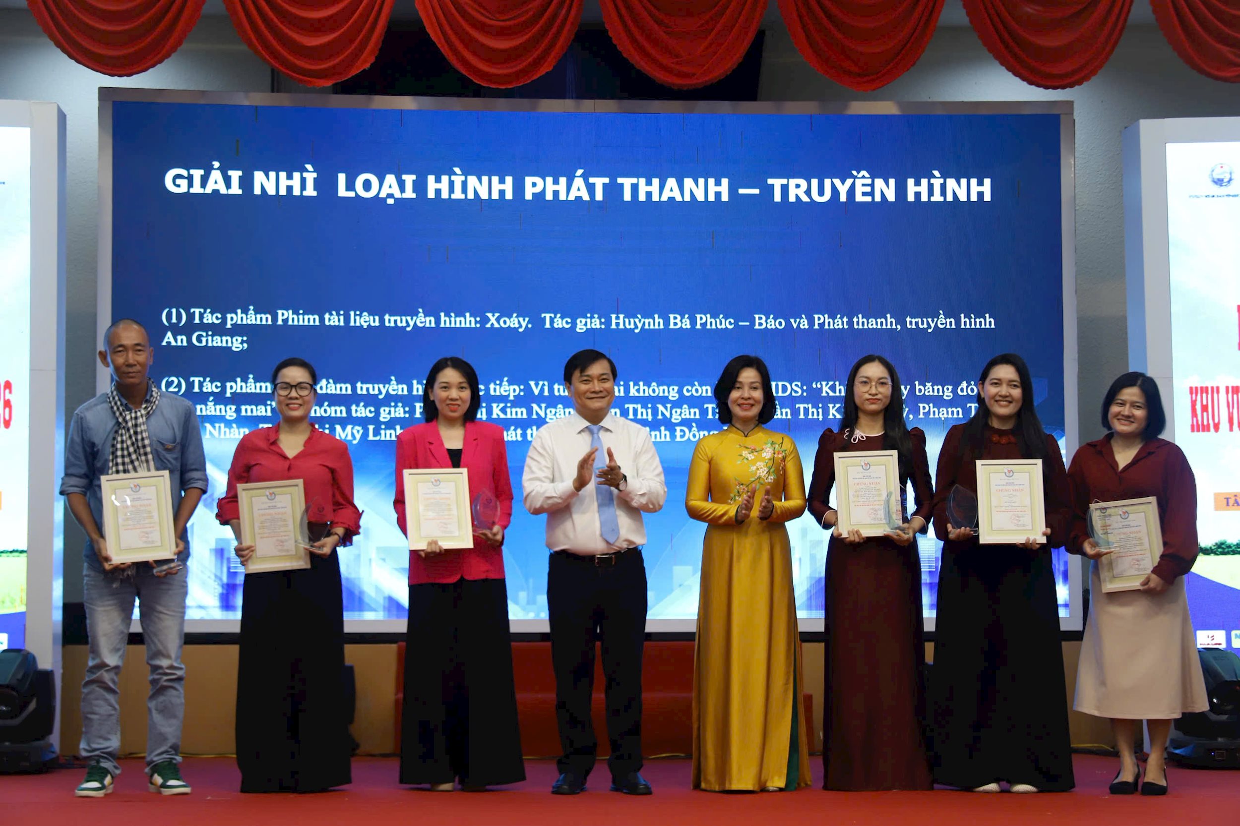 giai-nhi.jpg