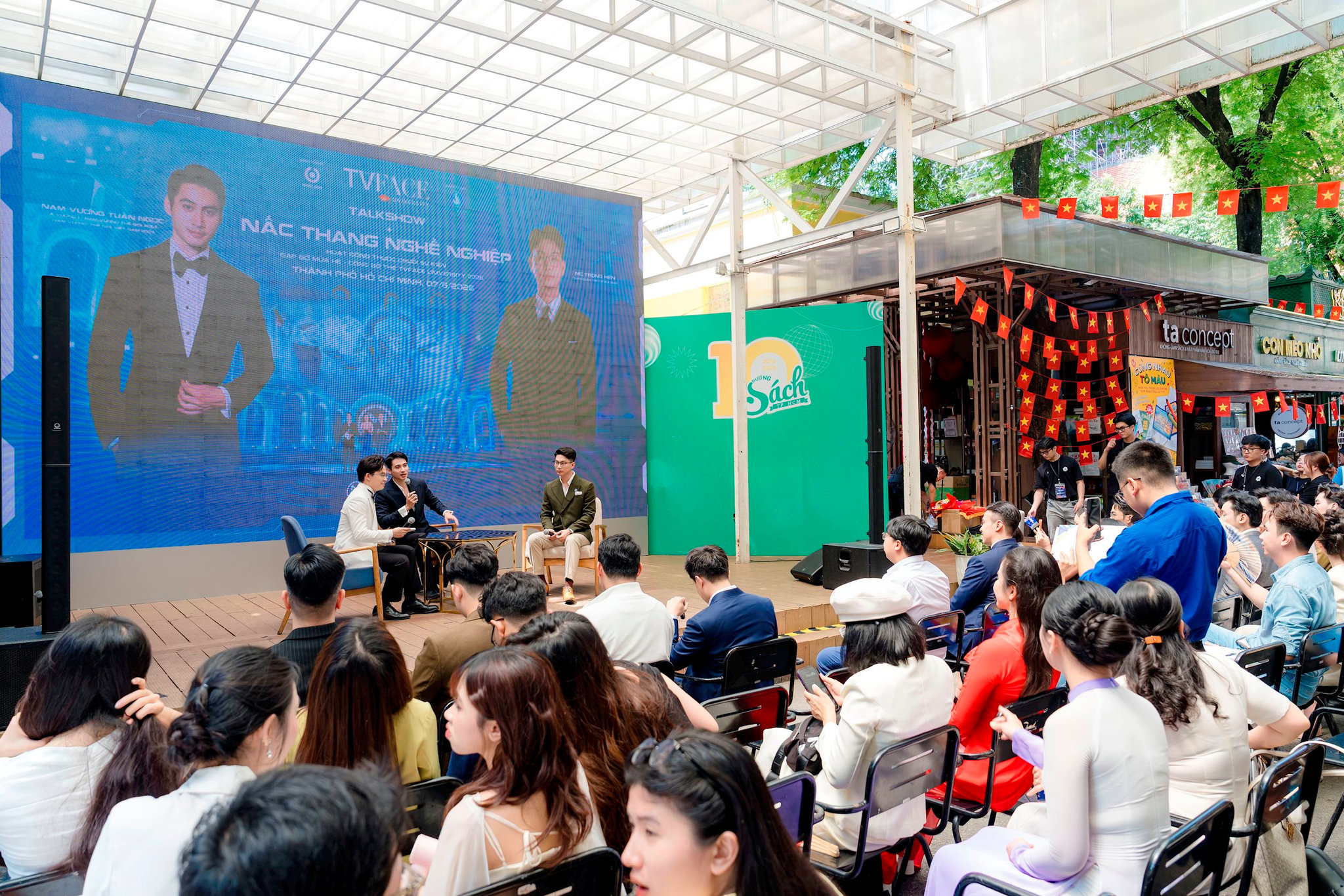 chuong-trinh-con-mang-den-khong-gian-giao-luu-voi-chu-de-nac-thang-nghe-nghiep.jpeg