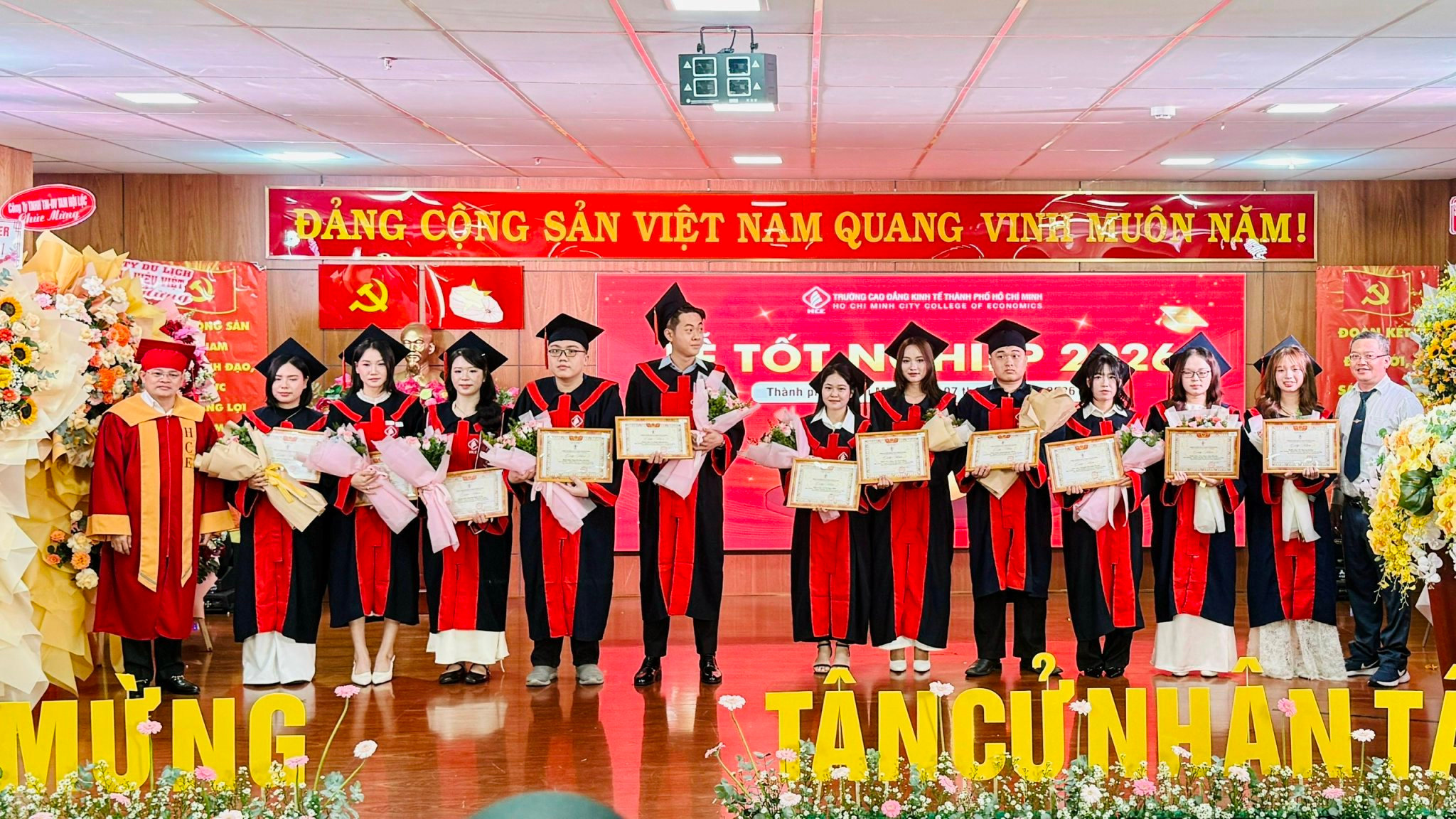 khen-thuong-sv.jpg