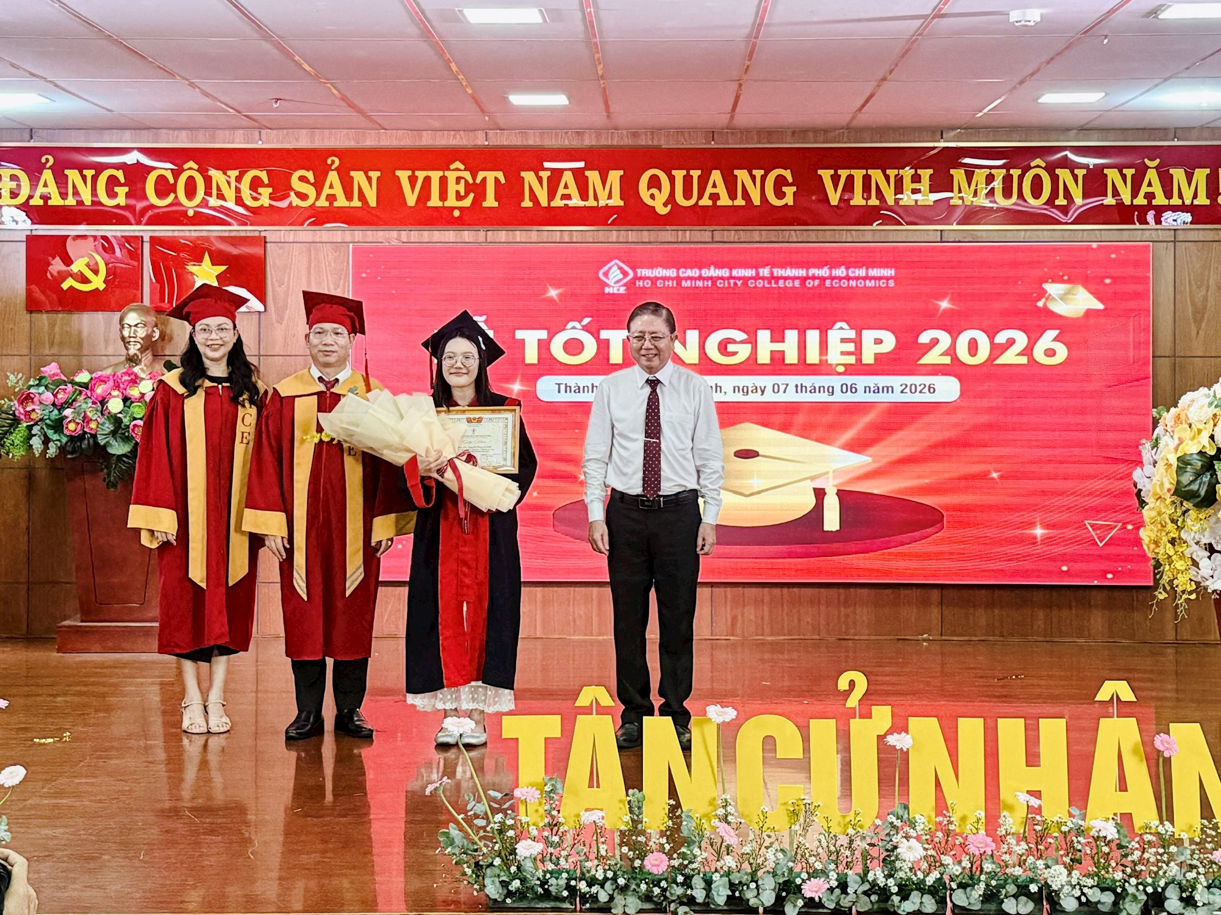 thu-khoa.jpg