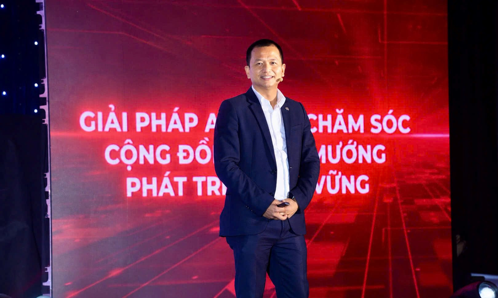 ong-phung-ba-khang-pho-tong-giam-doc-khoi-khach-hang-tiep-thi-va-san-pham-prudential-viet-nam-chia-se-tai-hoi-thao.jpg