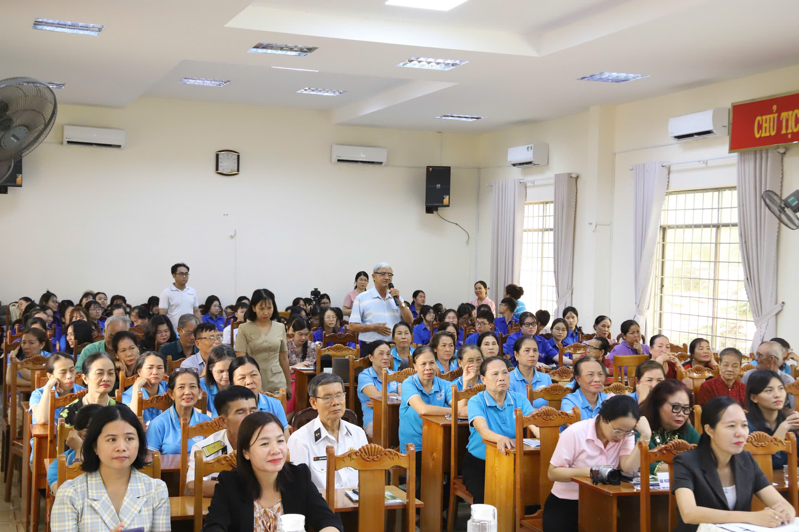 tham-du-chuong-trinh-.jpg