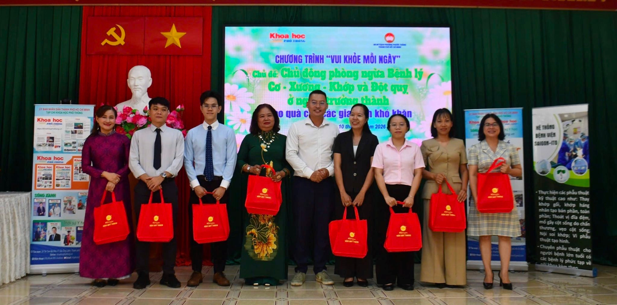 trao-qua-chuong-trinh-vkmn.jpg