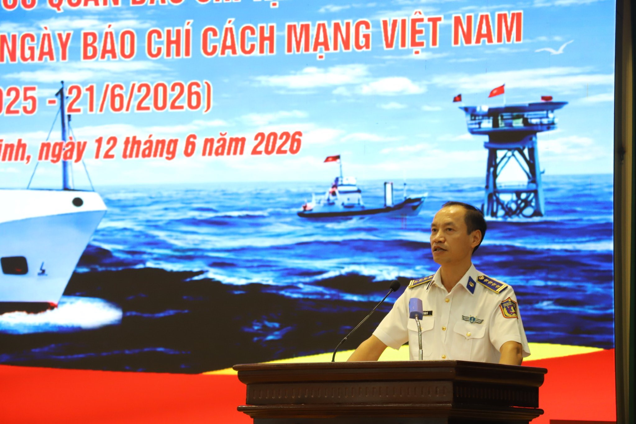 dai-ta-le-van-tu-chinh-uy-bo-tu-lenh-vung-canh-sat-bien-3.jpg
