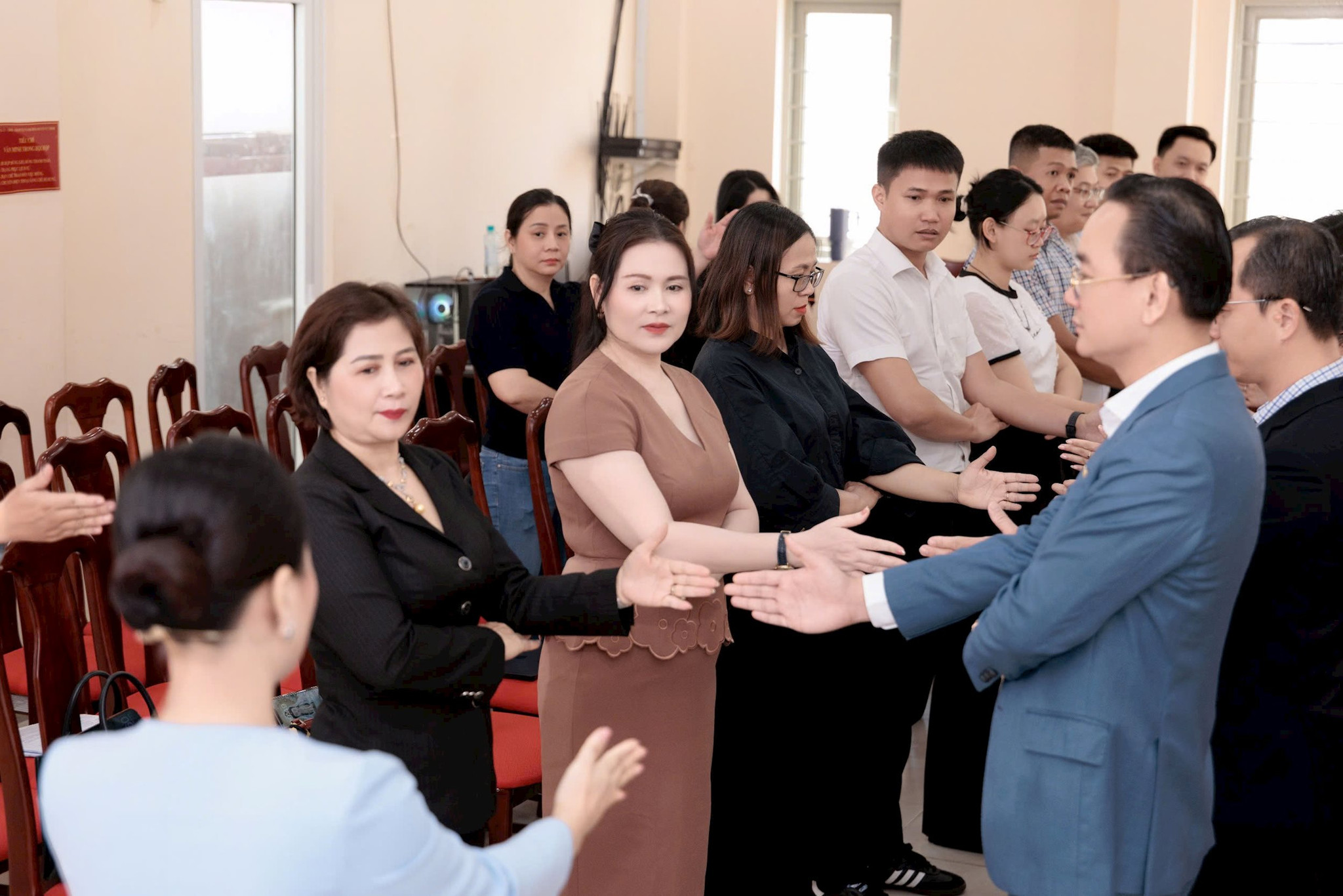 nghi-thuc-bat-tay.jpg