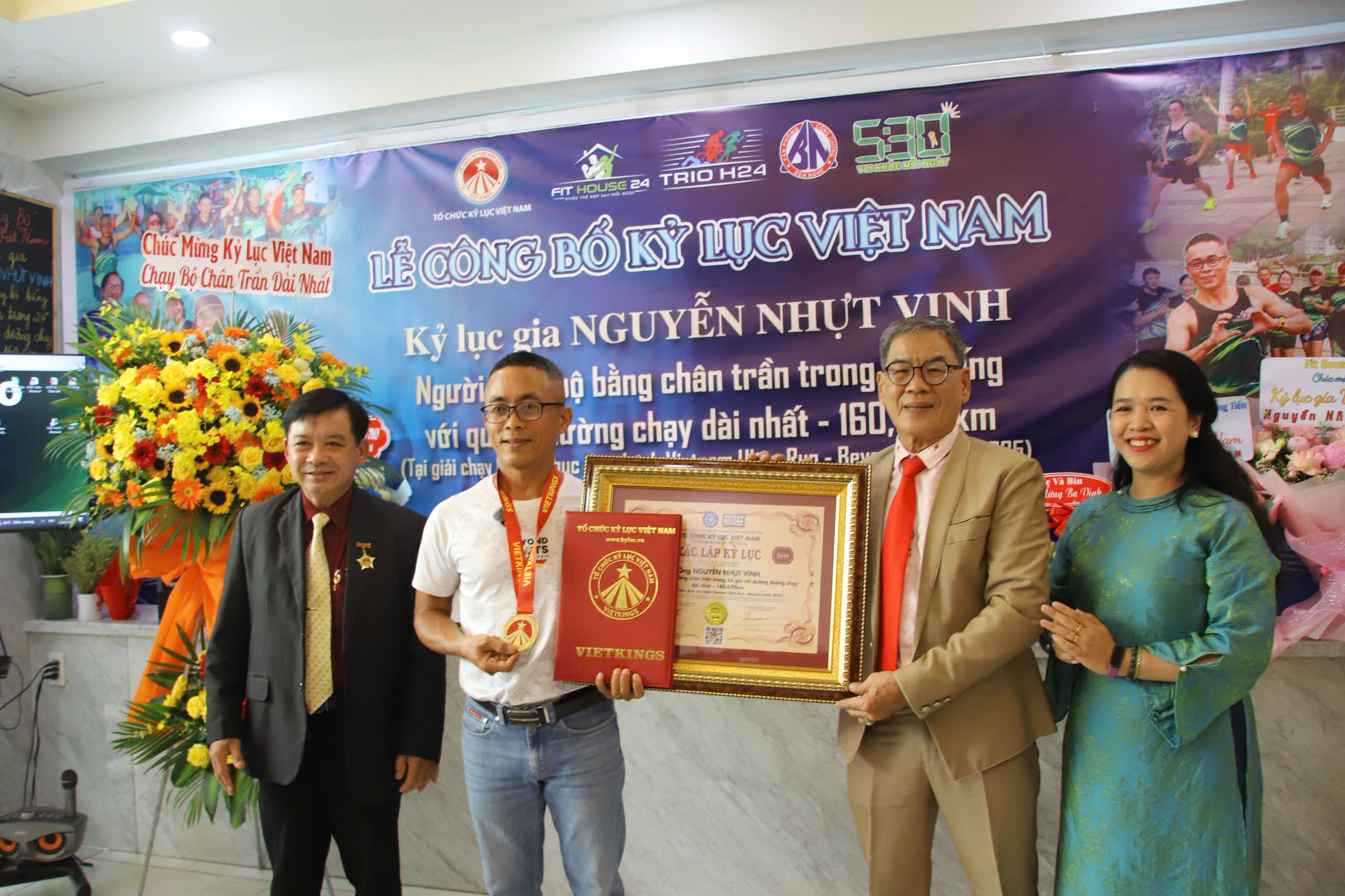 trao-ky-luc-viet-nam.jpg