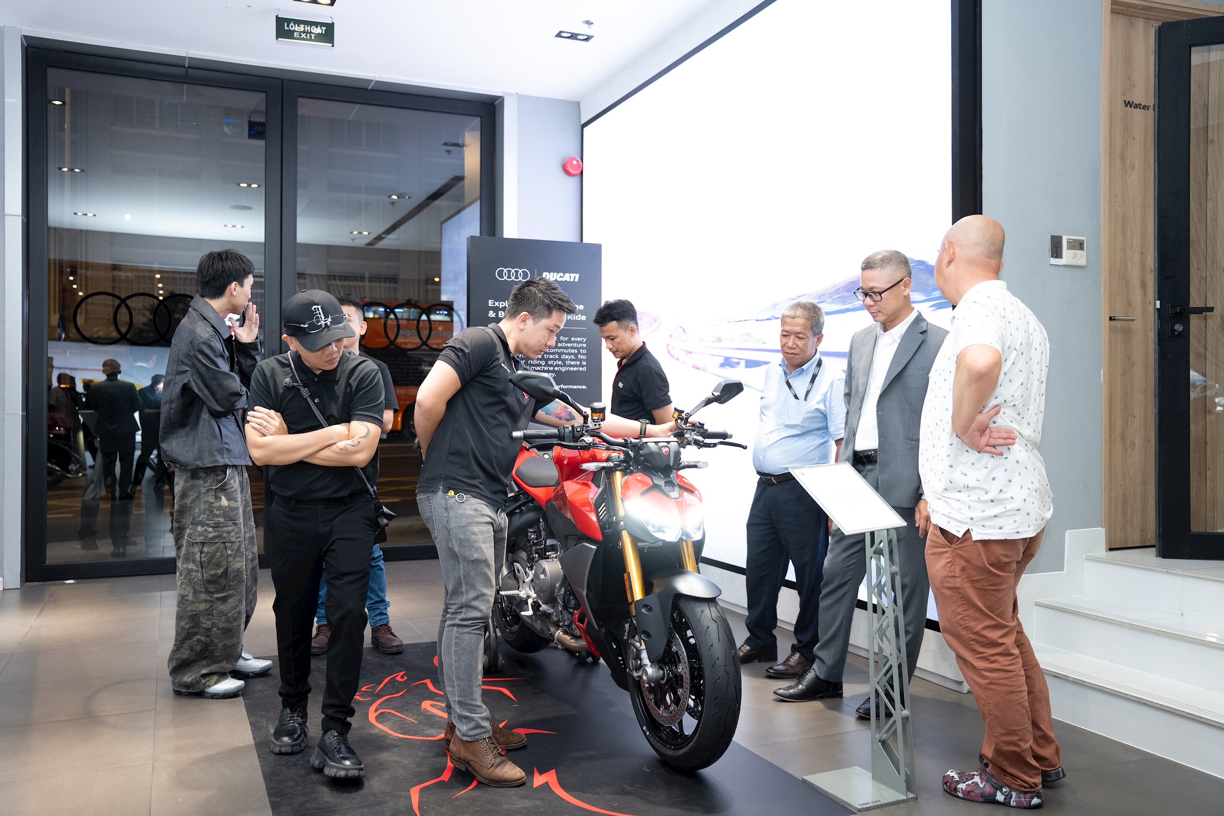 ducati-streetfighter-v2-s-2026.jpg