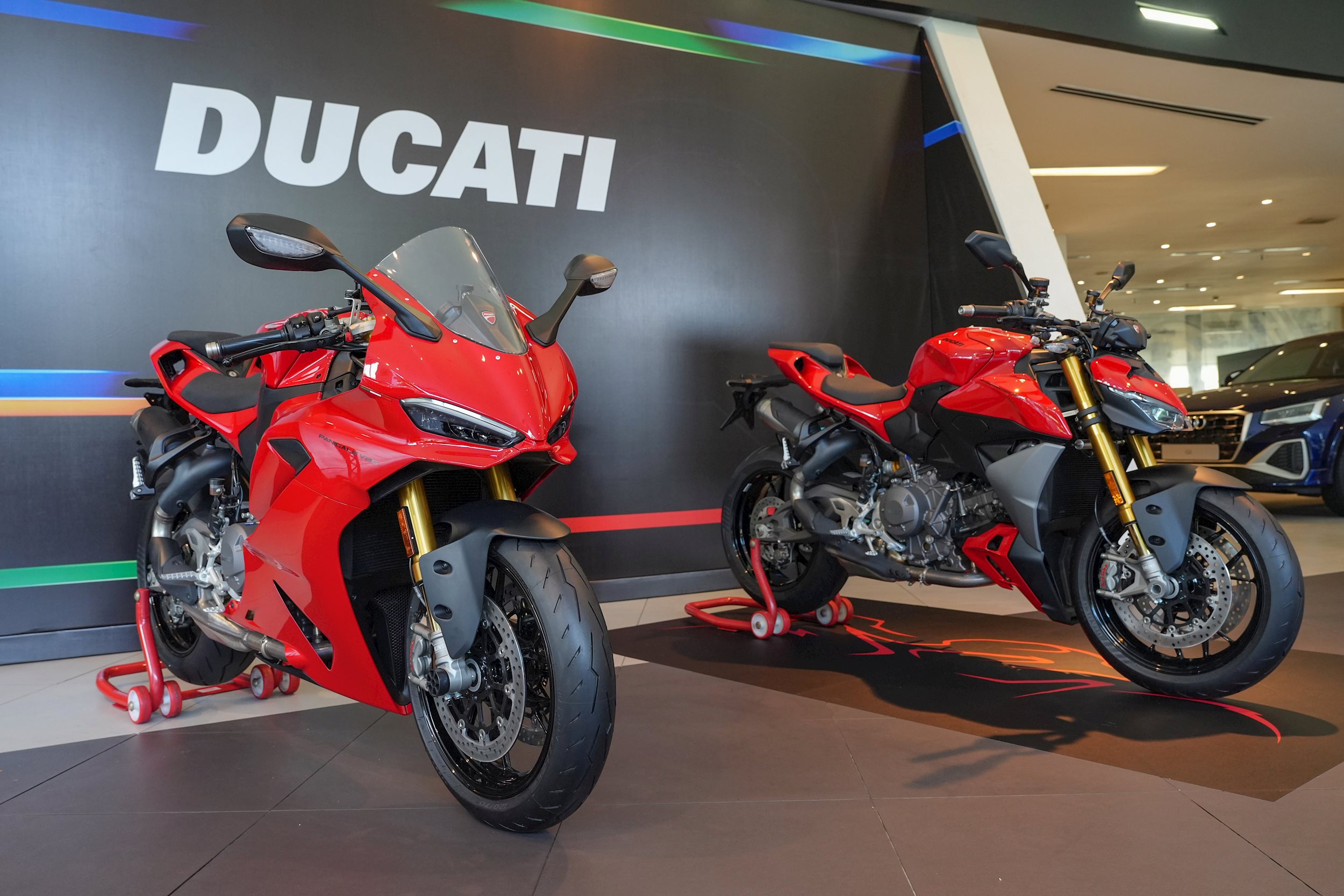 ducati-viet-nam-trinh-lang-panigale-v2-s-va-streetfighter-v2-s-moi.jpg
