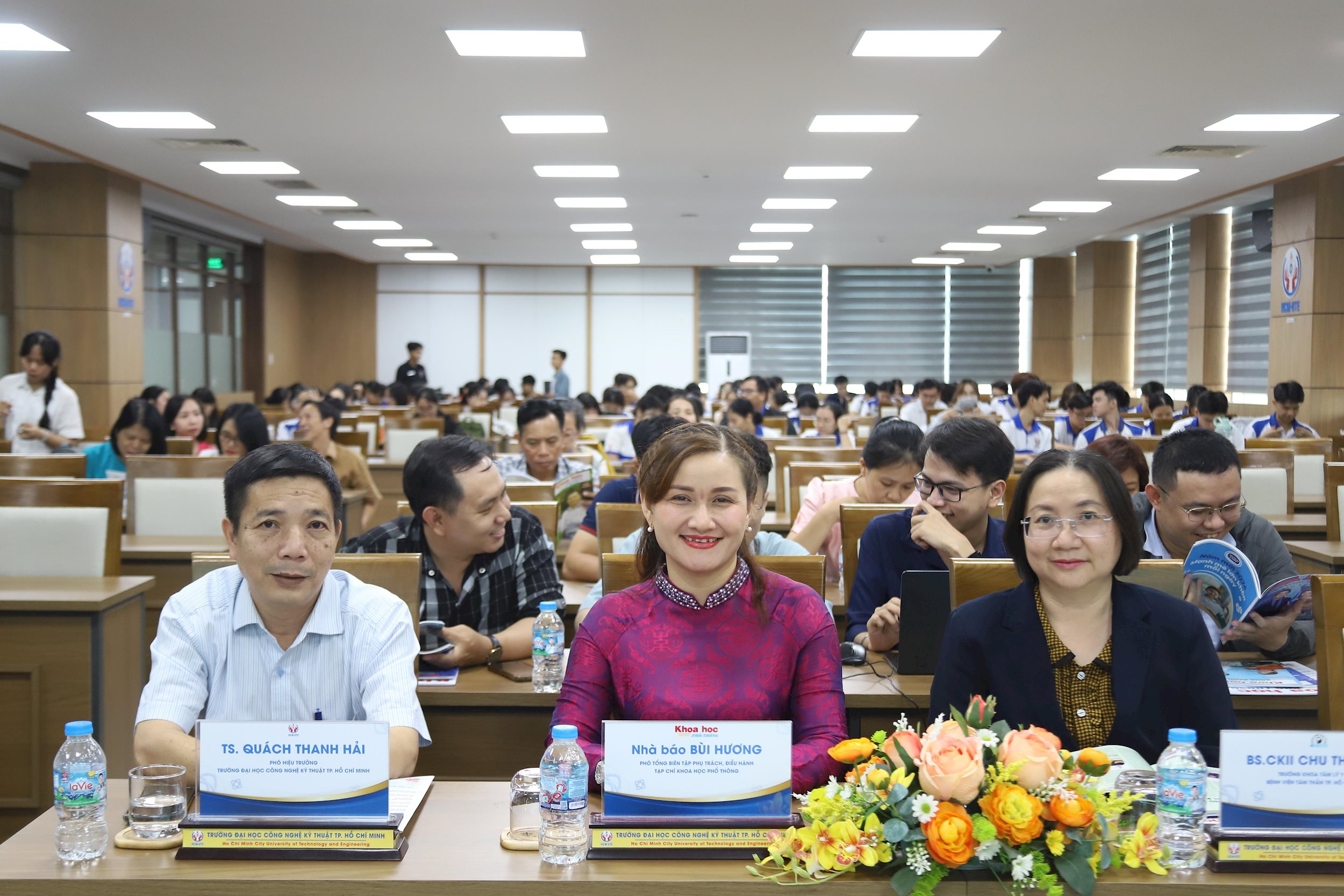 lanh-dao-tham-du.jpg