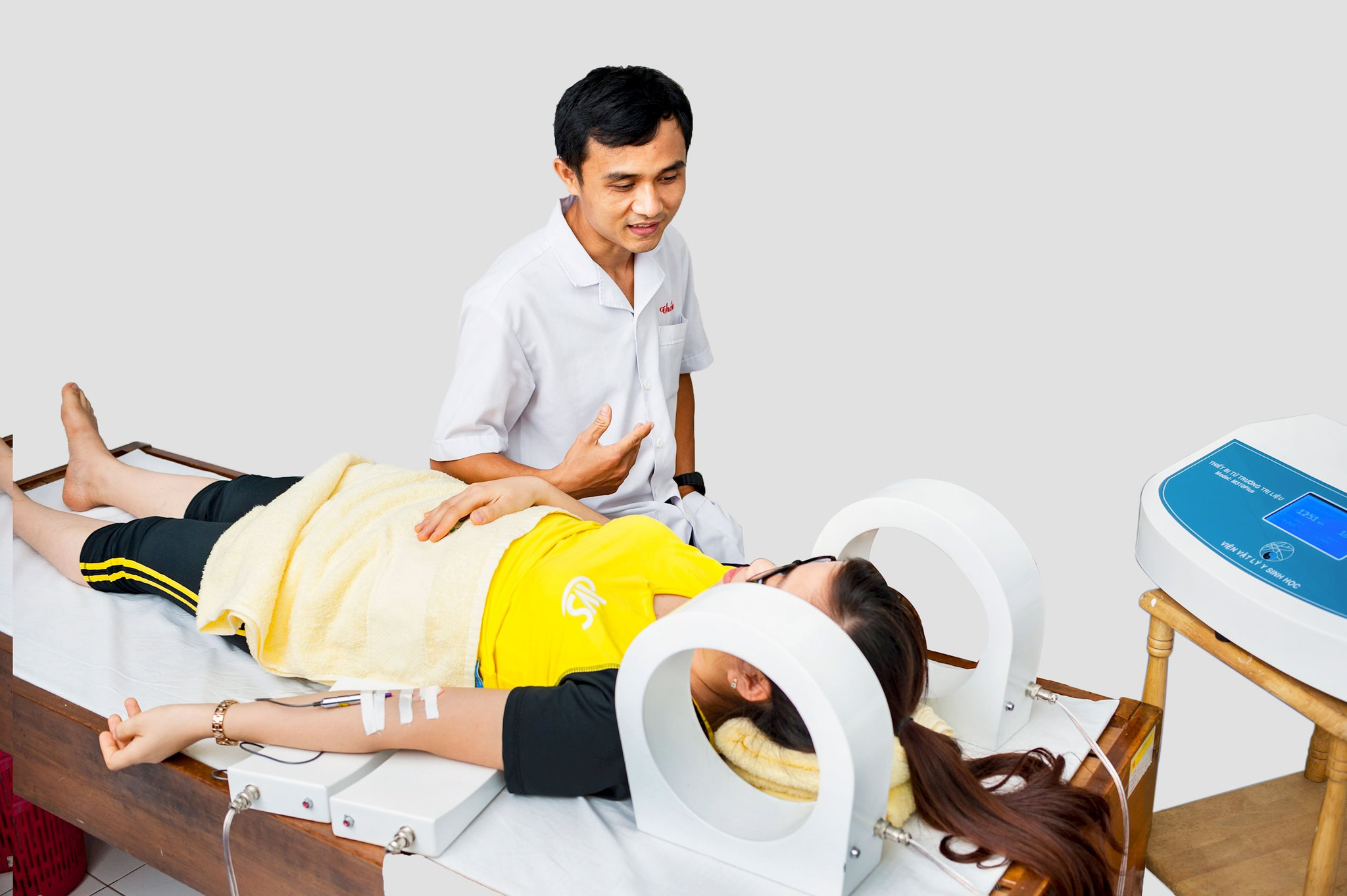 1.2-dieu-tri-tren-thiet-bi-tu-truong-tri-lieu-m310plus.jpg