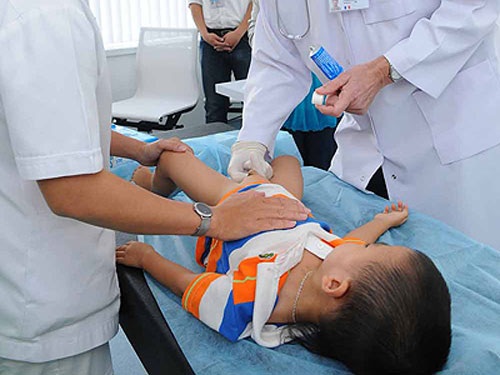 Phẫu thuật miễn phí cho trẻ mắc dị tật bẩm sinh