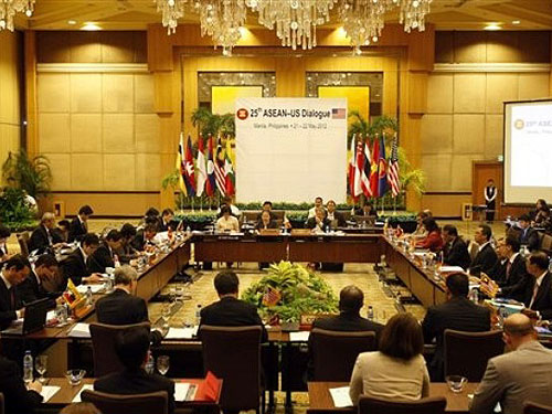 Mỹ kêu gọi soạn thảo COC