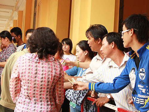 Chen chúc mua hồ sơ vào lớp 10