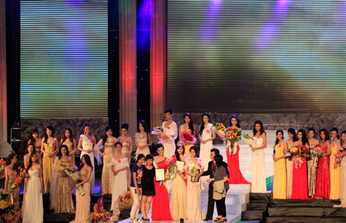 Phan Thu Quyên đăng quang "Hoa hậu Phụ nữ VN qua ảnh" 2012