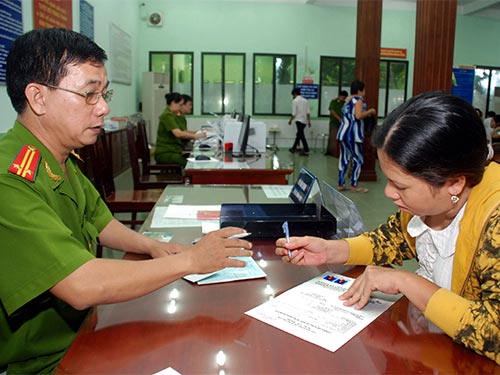 Mã số công dân vướng người đồng tính