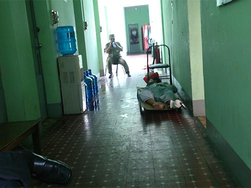 Côn đồ tấn công bệnh viện