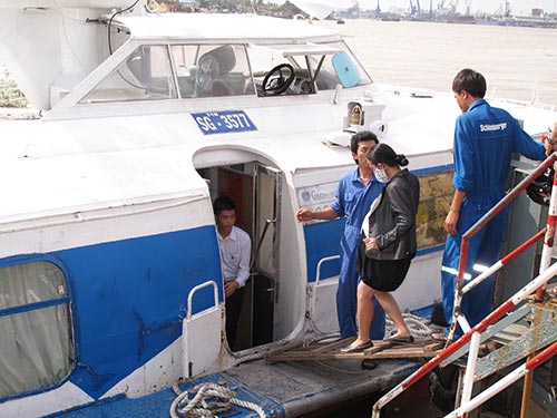 Siết hoạt động tàu cánh ngầm