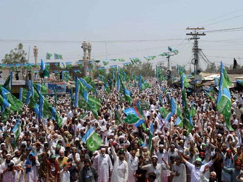 8.000 người Pakistan phản đối mở đường cho NATO