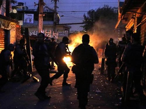 Brazil điều xe bọc thép chiếm khu ổ chuột khét tiếng