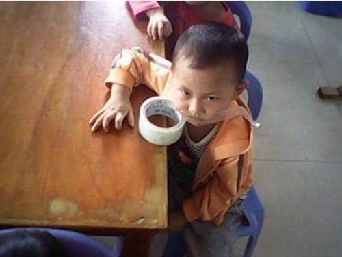 Chụp ảnh ngược đãi học trò rồi tung lên mạng